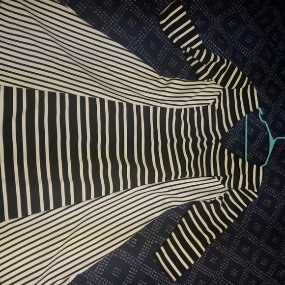 Corseted back striped dress - Picture 2 of 3